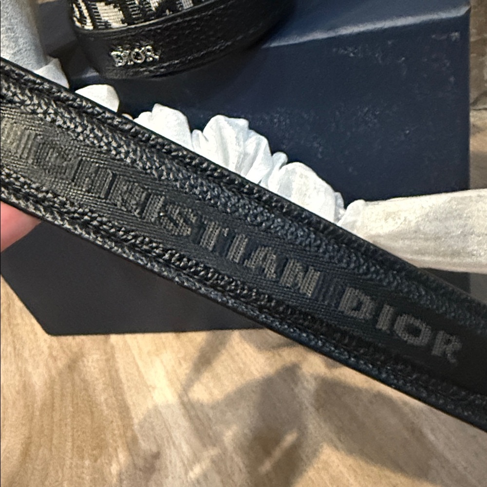 GWP - Dior Stainless Steel Bottle and Monogram Case - Picture 5 of 6